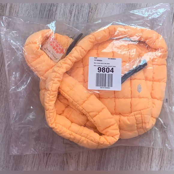 Free People Movement ~ Quilted Baby Carryall Sling Bag ~ Neon Clementine ~ NWT - Picture 2 of 8